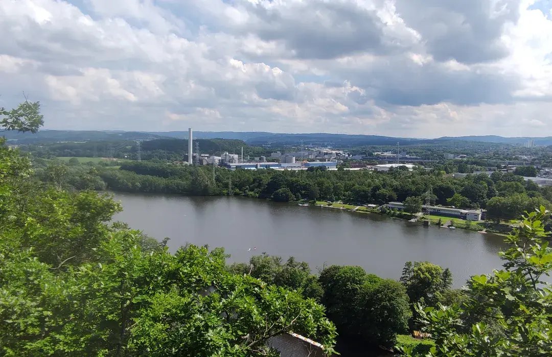 🏞️ 호엔지부르크의 루르 강 가파른 비탈(루르슈타일헹에 호엔지부르크)